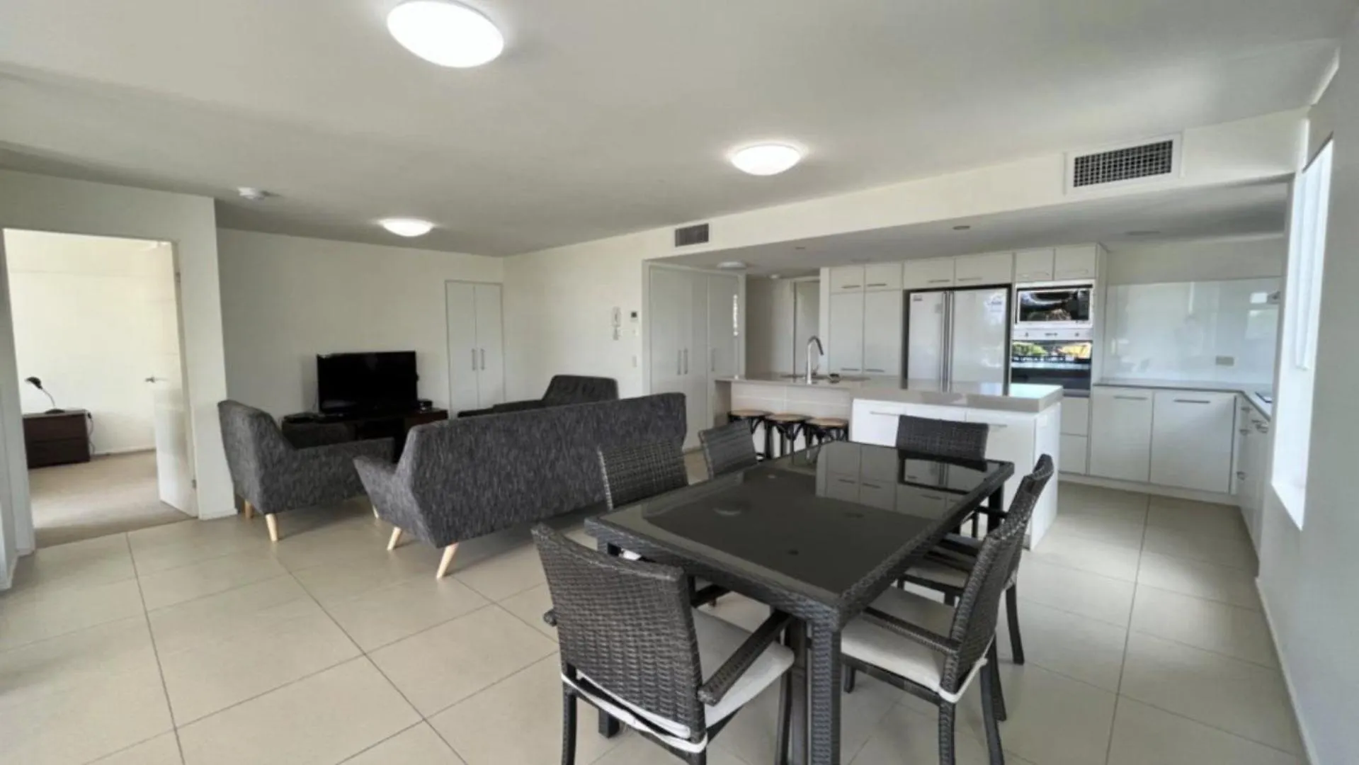 Surfside One Unit 1 Apartment Kawana Waters